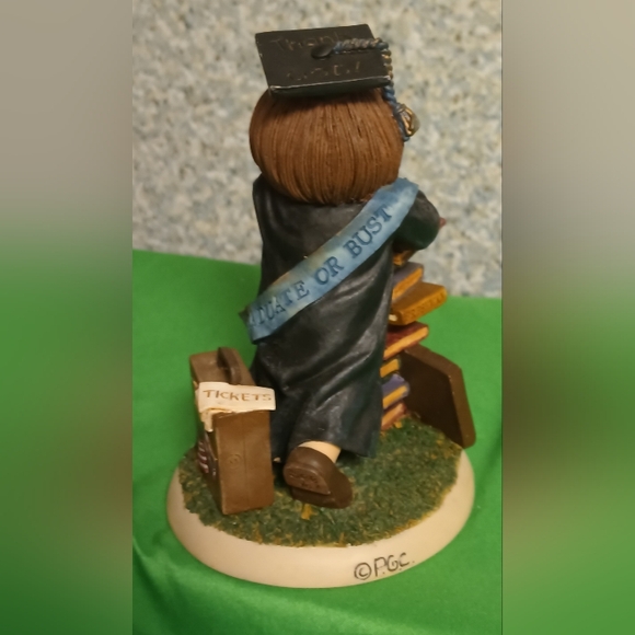 𝑺𝒊𝒏𝒈𝒍𝒆 𝑩𝒆𝒓𝒓𝒚 𝟏𝟗𝟗𝟖 𝑮𝒓𝒂𝒅𝒖𝒂𝒕𝒊𝒐𝒏 𝑭𝒊𝒈𝒖𝒓𝒊𝒏𝒆 - Picture 3 of 9